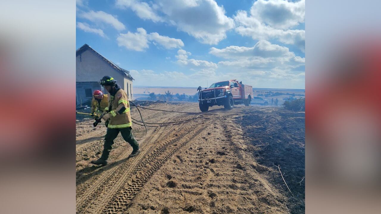 AA1Z89S2 Lincoln Fire and Rescue Shares Wildfire Photos, Warns Residents Against Burning During Red Flag Warning