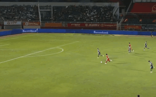 Video ngoại binh Đà Nẵng va chạm với trợ lý HLV Công An Hà Nội