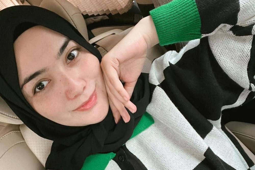 10 Gaya Selfie Terbaru ala Selebgram, Coba Sekarang! 10 Gaya Selfie Terbaru ala Selebgram, Coba Sekarang!