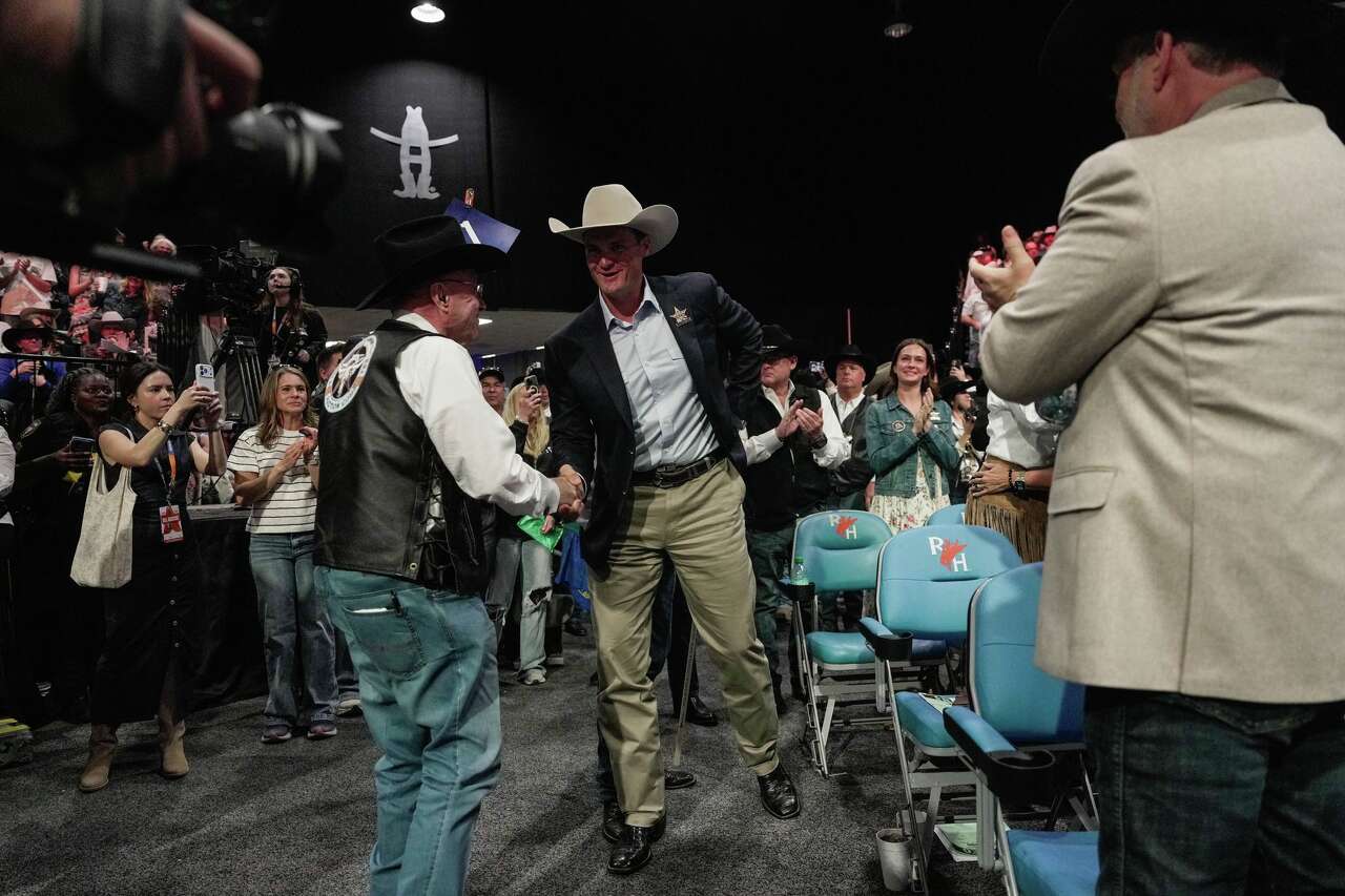 Houston Livestock Show and Rodeo's grand champion steer, Zinger, sells ...