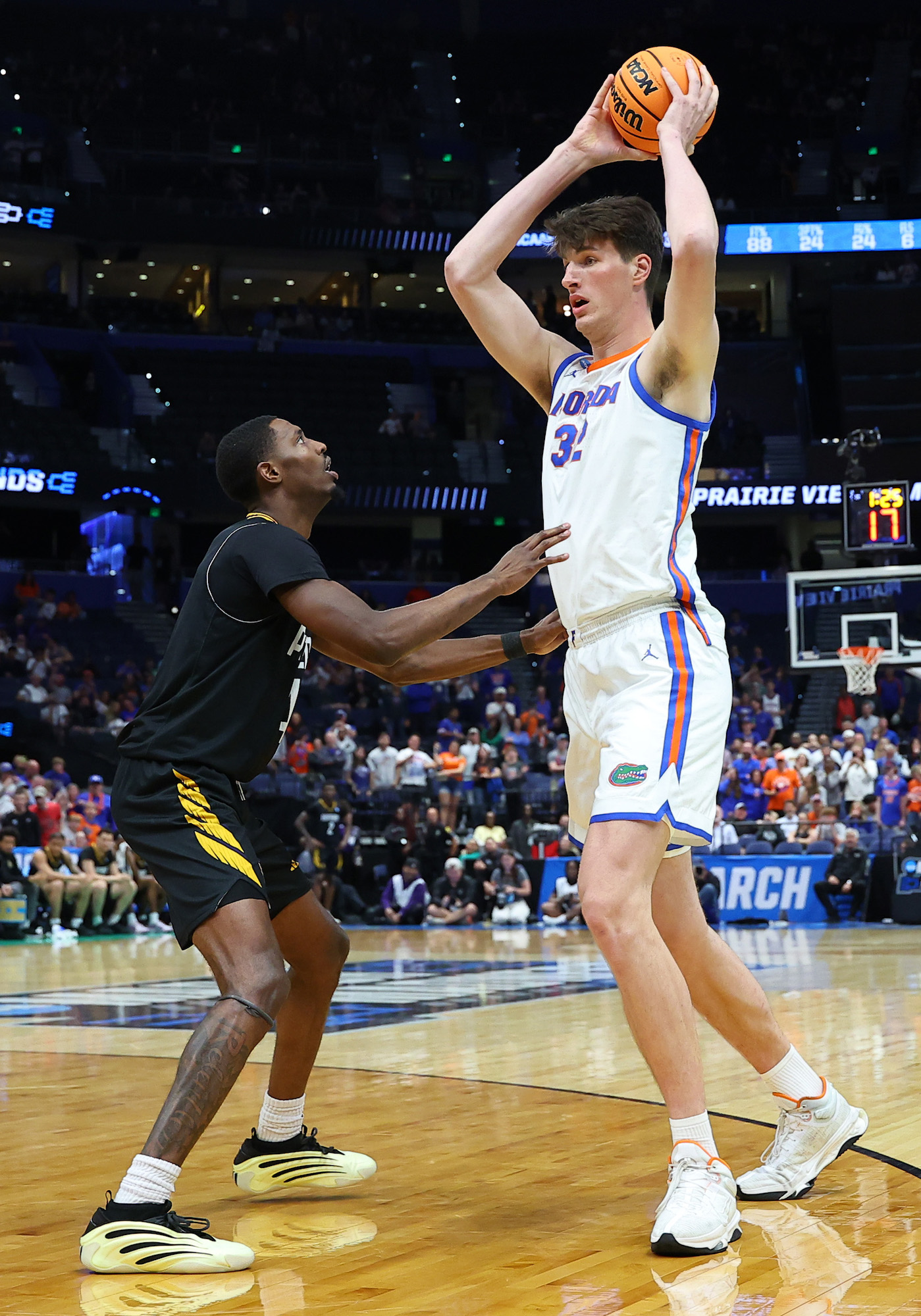 7-foot-9 athlete Olivier Rioux becomes tallest player in NCAA March Madness