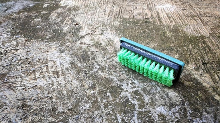 The simple solution that can clean dirty concrete without a pressure washer