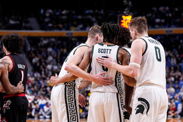 Coen Carr owns the moment, lifts Michigan State to Sweet 16 vs ...