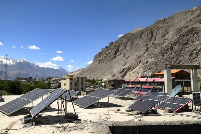 Pakistan’s solar boom is helping it save billions during the ongoing ...