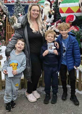 AA1Z8nv2 Mom, 27, Claims Weight Loss Surgery Restored Her Vision After Rare Neuro Condition