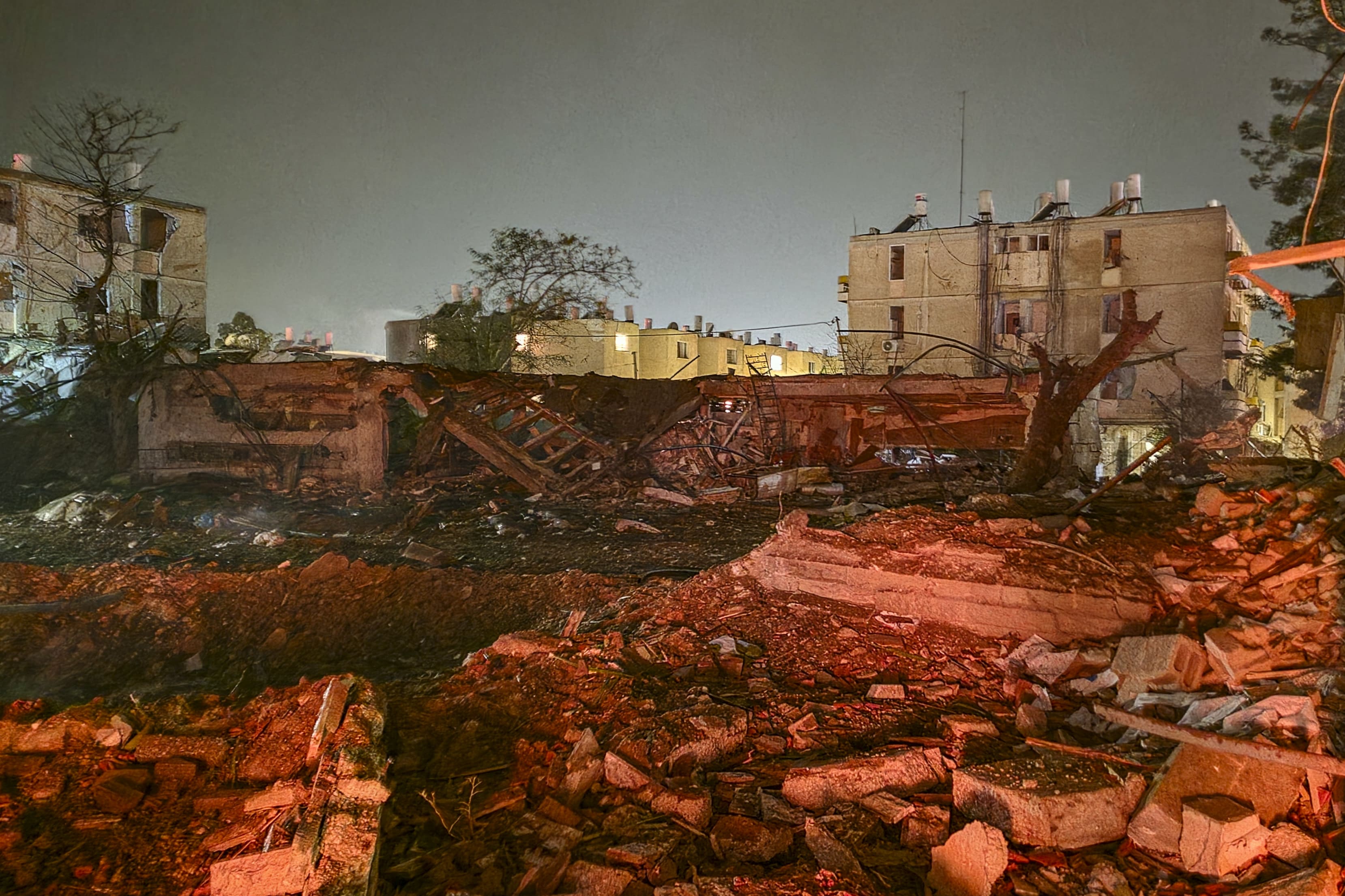 Over 100 wounded in Arad, Dimona, and north in direct hits amid barrage ...