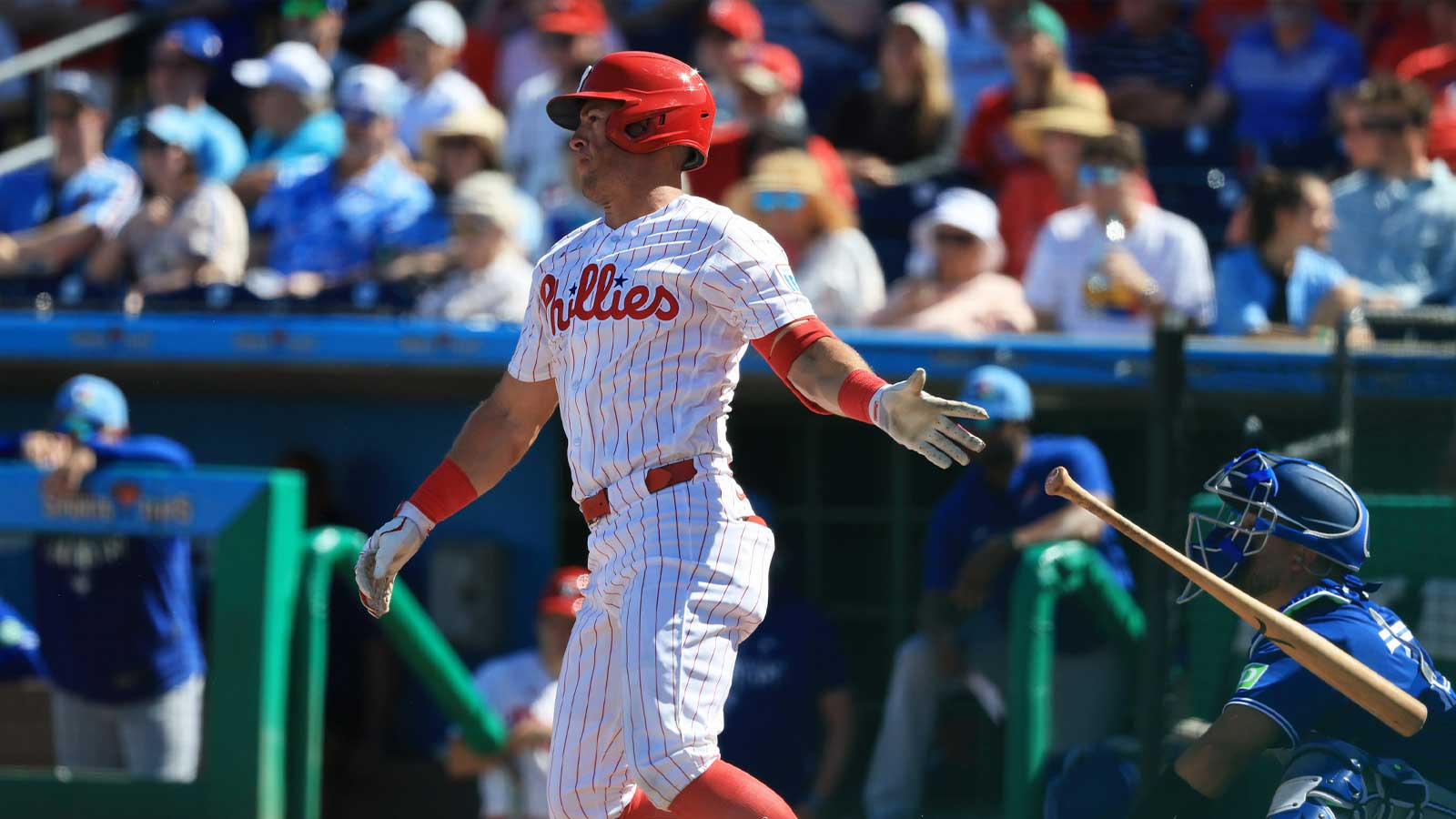Phillies give roster added depth with latest signing