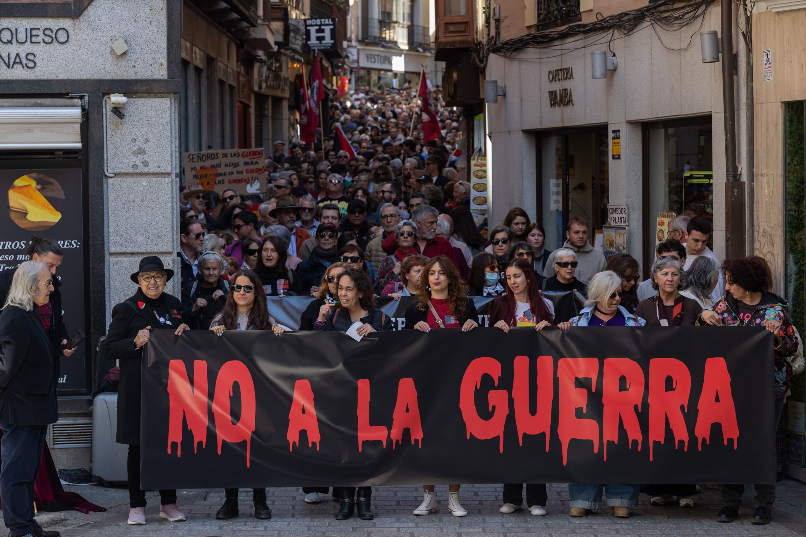 Centenares de personas salen a las calles de Toledo para gritar "No a ...