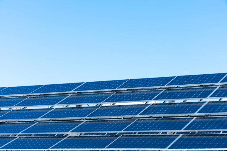 「再エネ賦課金」で電気料金上昇　LNG高騰・猛暑が追い打ちか　報復連鎖でエネルギー懸念一段と