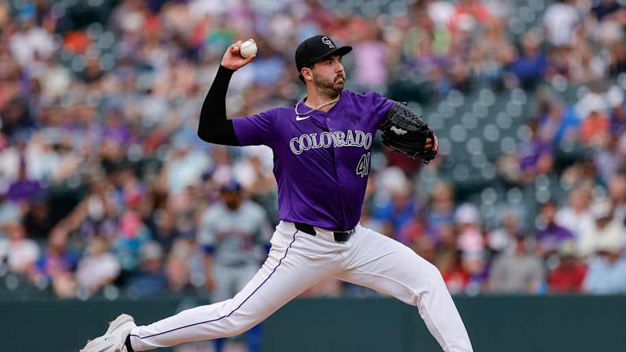 Padres free agent addition suddenly retires at 28