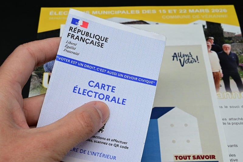 Les électeurs français aux urnes pour le second tour des municipales