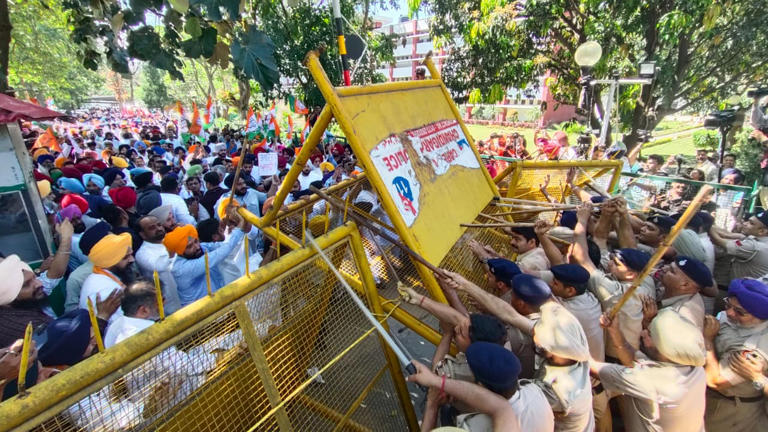 Amritsar official's death: Opposition parties hold joint protest ...