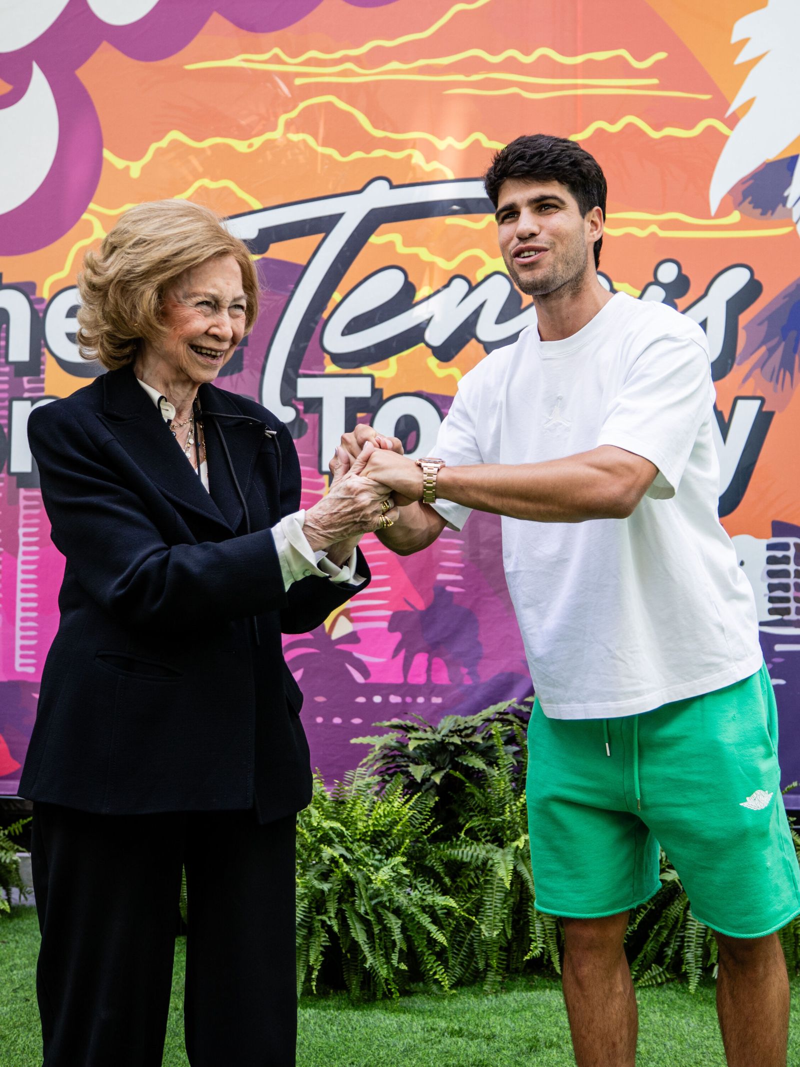 La reina Sofía, junto al tenista español Carlos Alcaraz. (Casa Real)