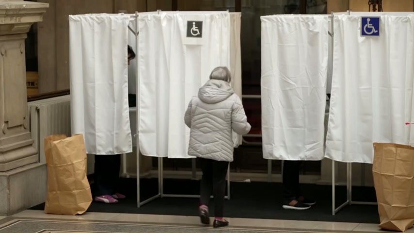 Mayoral runoffs begin in France, testing far right