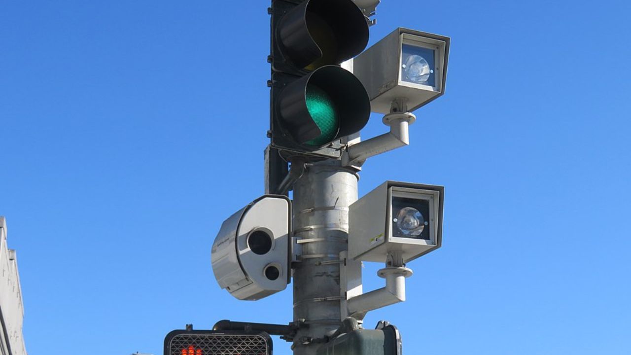 Florida judge says red-light camera tickets may be unconstitutional<br><br>