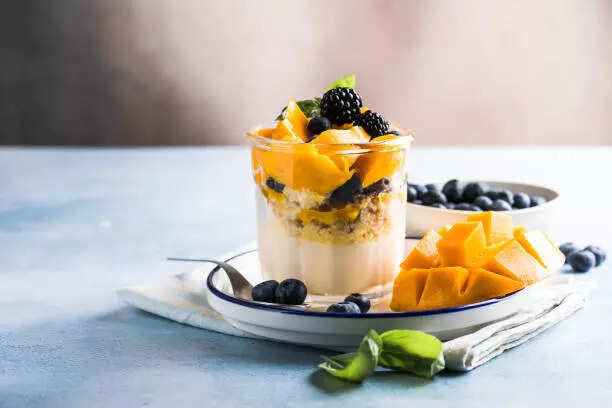Mango and berry yogurt parfait recipe