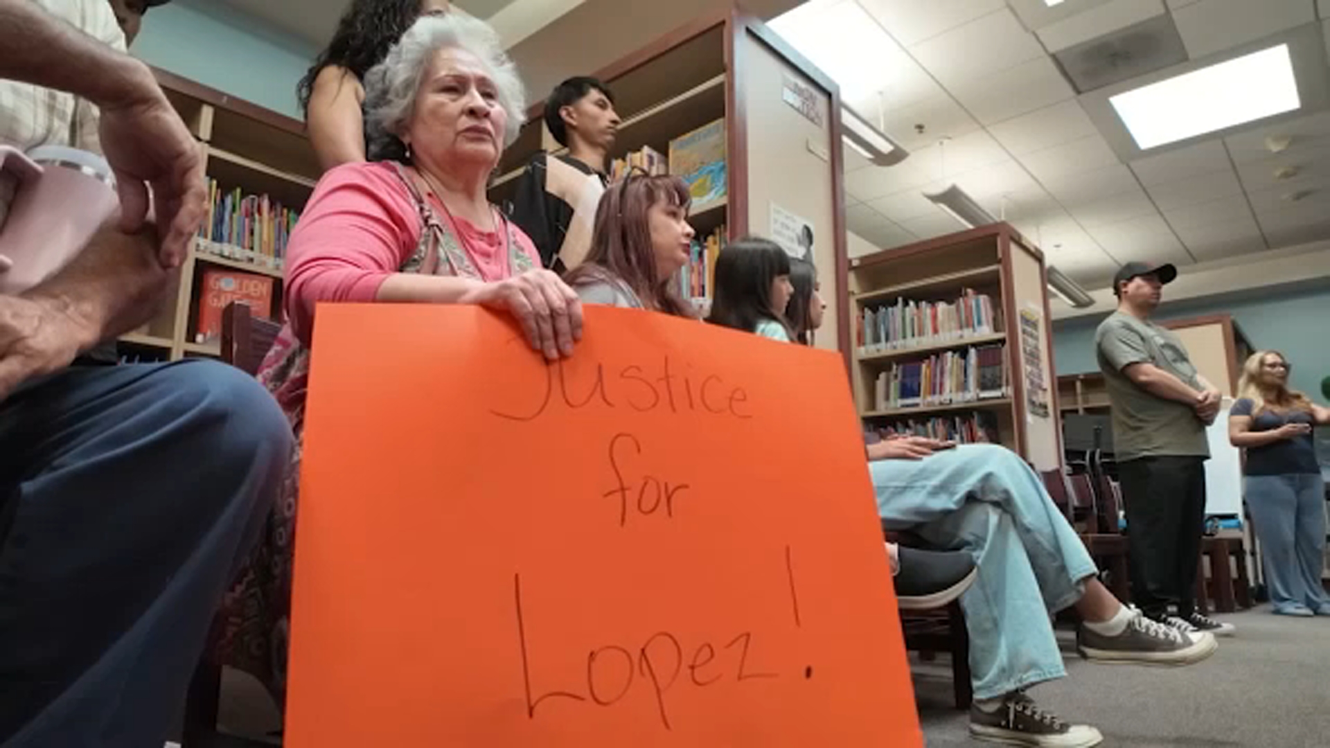 AA1Z9tZx Group demands return of South LA teacher fired following student protest