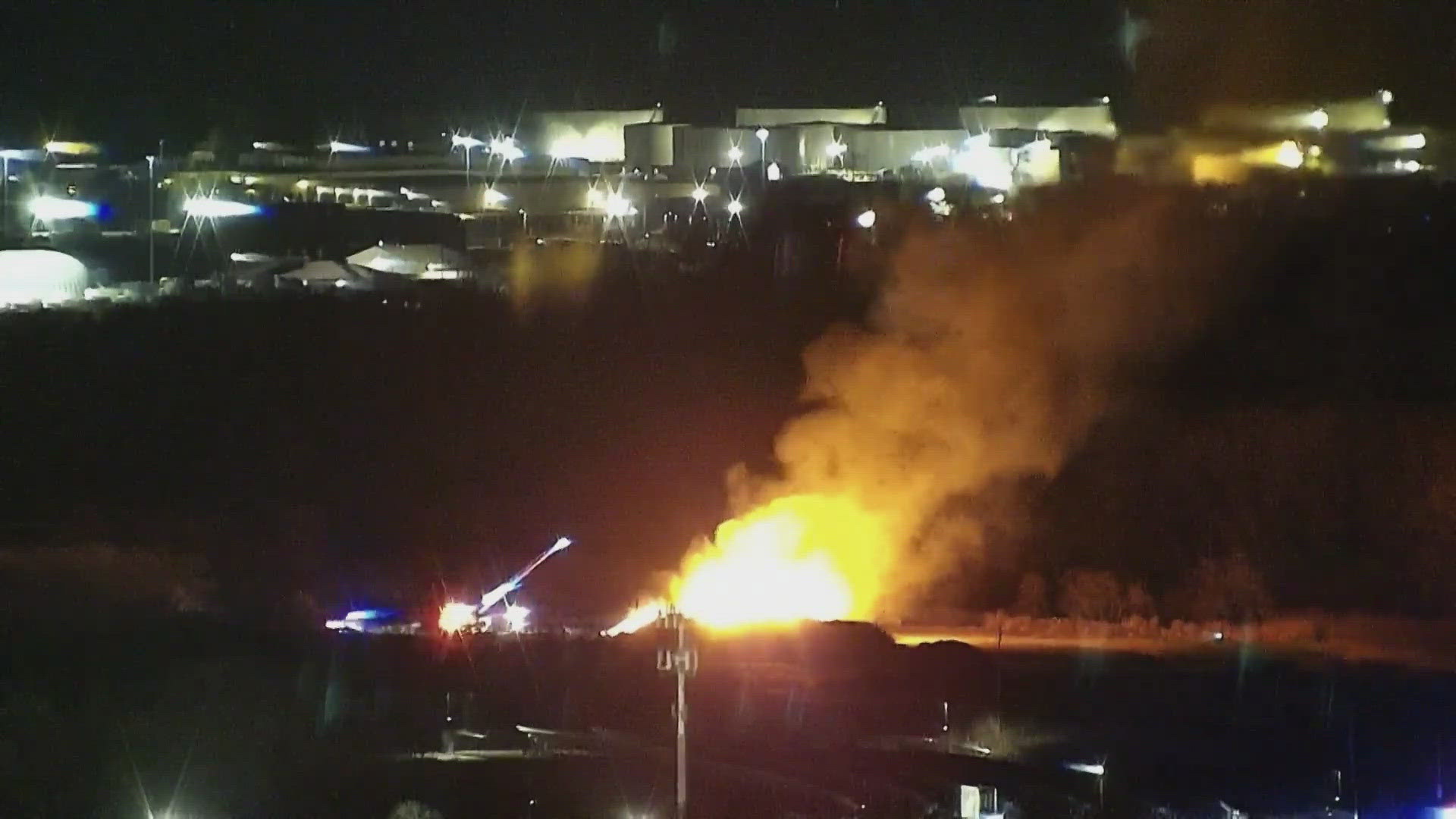 Crews respond to fire southeast of downtown Des Moines