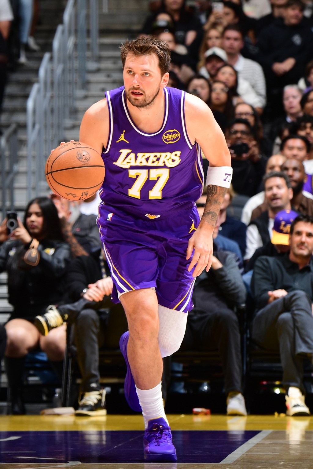 Luka Doncic leads Lakers to blow out win over Nets