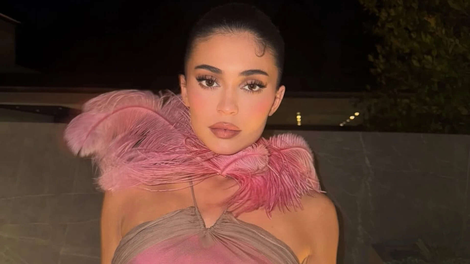 Kylie Jenner puts her USD 20 million mansion on sale: Inside her lavish ...