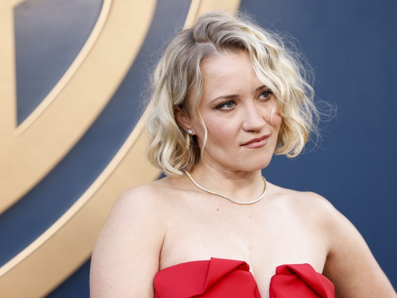 Η Emily Osment εξηγεί γιατί απουσίαζε από το επετειακό αφιέρωμα του ...