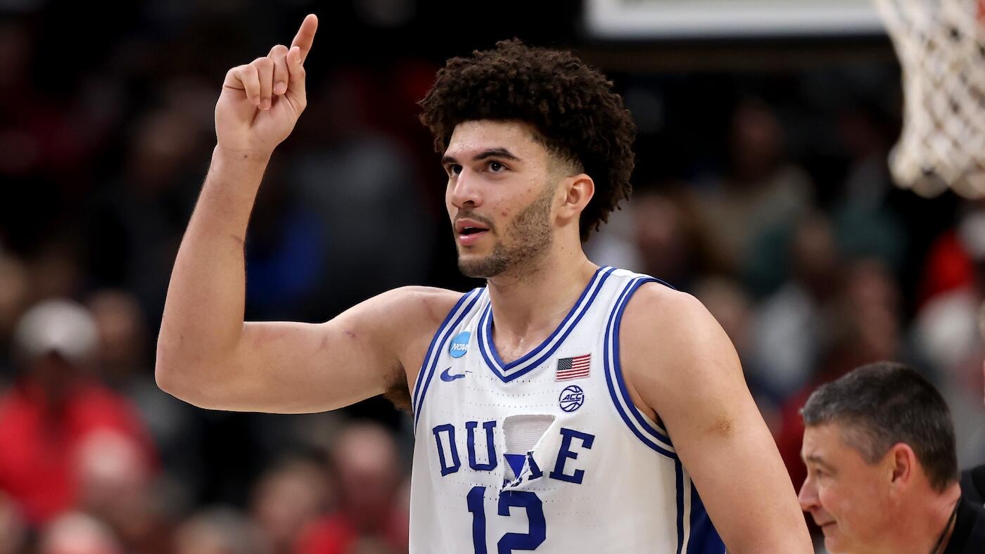 How Duke stood on a broken foot, puffed out a ripped jersey and became ...