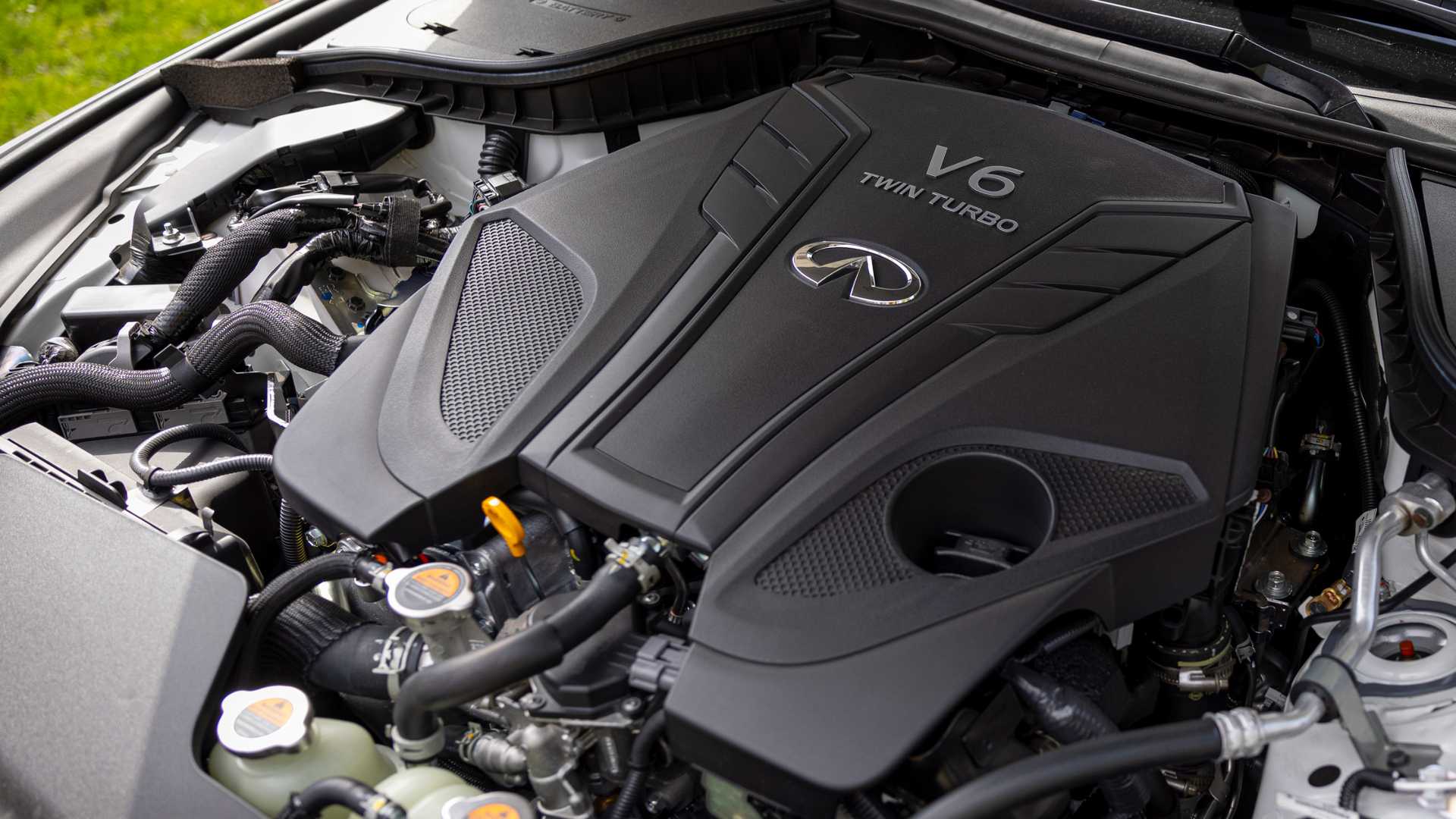 2022 infiniti q60 red sport 400