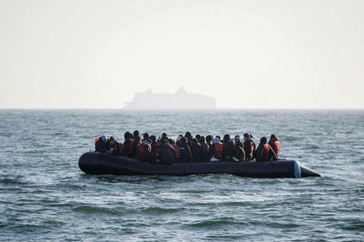 Après six jours d’errance en mer, 22 migrants décèdent au large de la Grèce