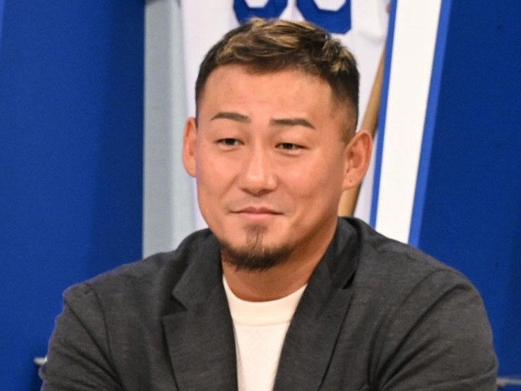 『格付けチェック』中田翔さん、アイドルに挟まれてソファに腰かける『絵面』がSNSで話題に「新センター中田翔」「お店に行ってるようにしか」
