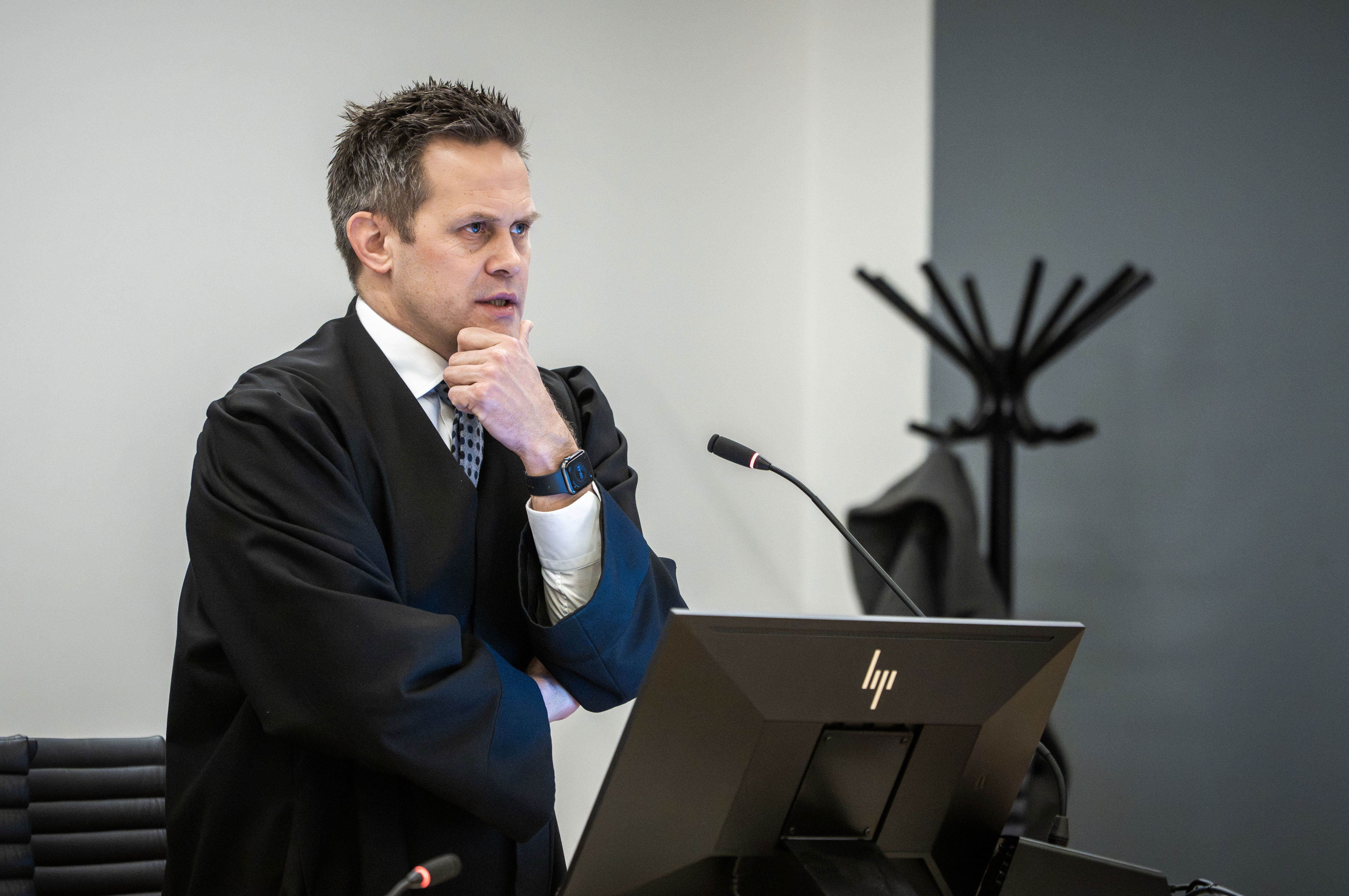Aktor Sturla Henriksbø sier det er dommerens egen vurdering om Marius Borg Høiby skal domfelles og straffes for tiltalen om sovevoldtekter i den omfattende straffesaken. Foto: Ole Berg-Rusten / NTB