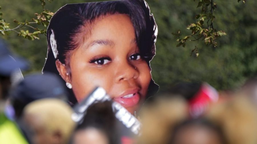 Judge agrees to toss charges against ex-officers in Breonna Taylor case<br><br>
