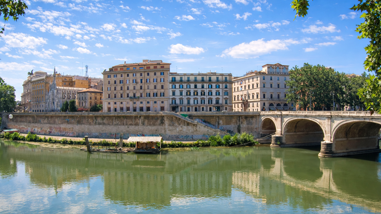 Passeio cênico às margens do rio Tibre em Roma, Itália (4K)