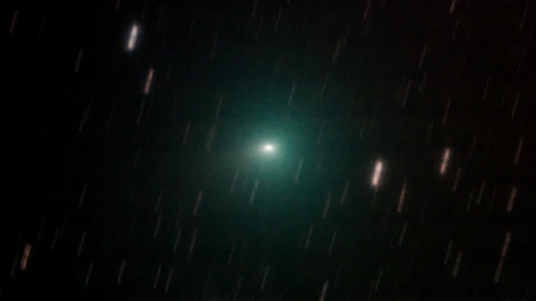 Scientists spot a comet reversing its spin for the 1st time
