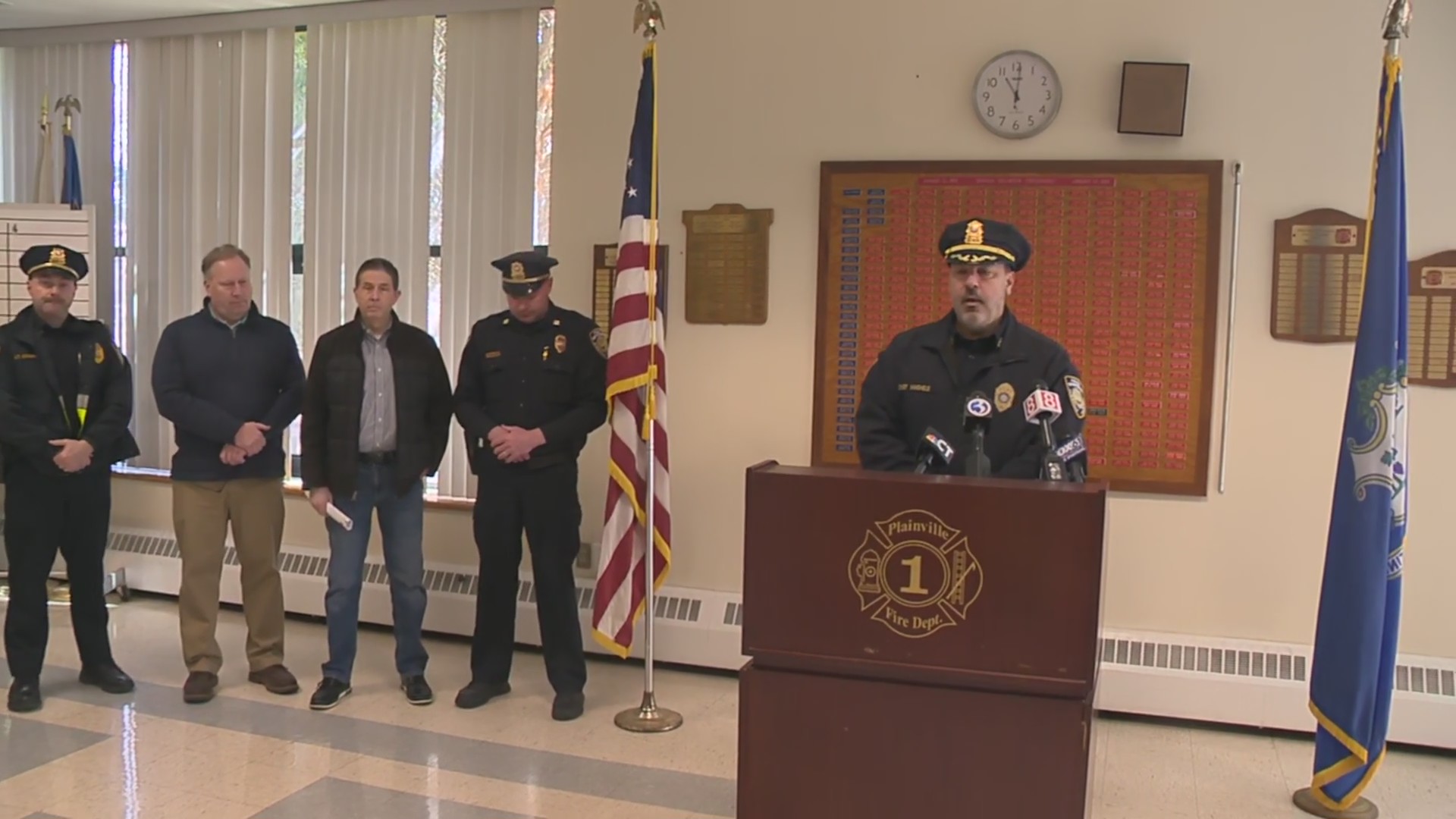 Plainville police hold press conference following standoff
