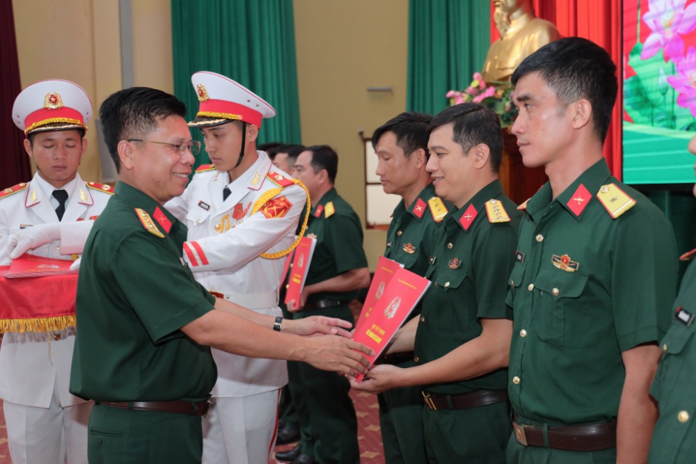 2 Thượng tá, 3 Trung tá Quân đội nhận nhiệm vụ mới