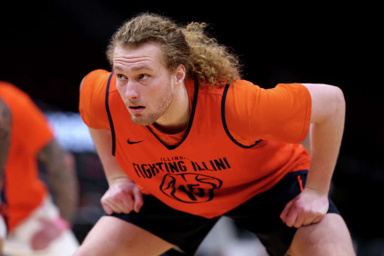 Illinois’ Jake Davis reveals pregame routine as Illini basketball ...