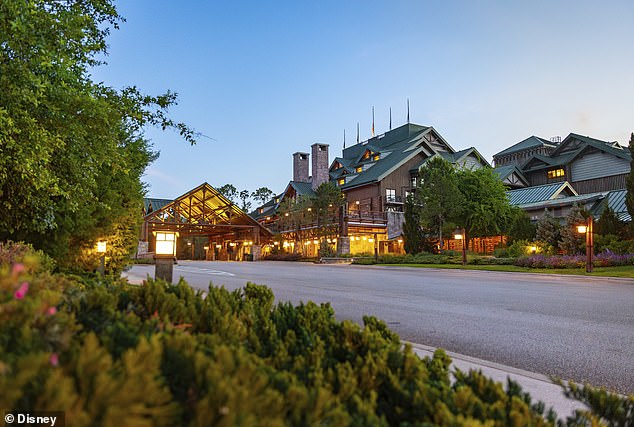 As soon as I stepped through the doors at Disney's Wilderness Lodge, I was blown away as it instantly gives you that feeling of being in a scenic mountainside cottage