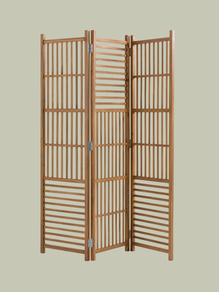 This foldable outdoor privacy screen brings a new level of flexibility ...