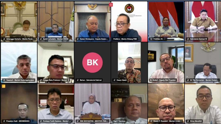 Presiden Prabowo Subianto menggelar rapat terbatas bersama sejumlah menteri Kabinet Merah Putih melalui video conference untuk membahas penyesuaian kebijakan ekonomi dan energi, dengan sekitar 15 menteri turut hadir (28/3/2026). Foto: Dok. Instagram @sekretariat.kabinet