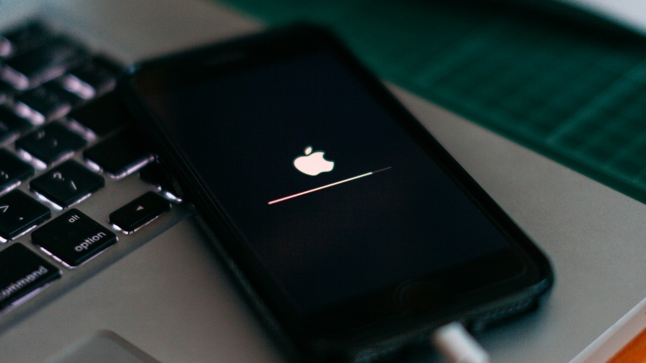 DarkSword code leak raises iPhone hacking risk; experts urge updates<br><br>