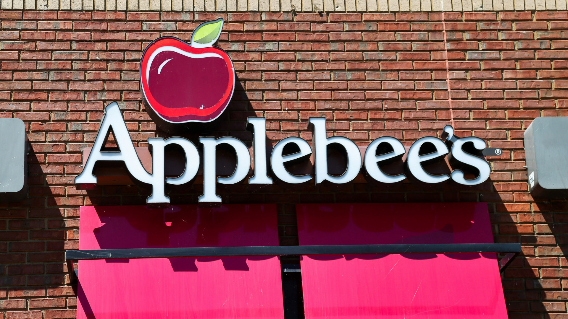 Applebee's franchisee bankruptcy puts over 50 southern locations at risk