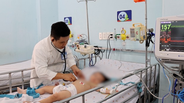 Chủng EV71 tăng trở lại, phụ huynh không nên chủ quan với bệnh tay chân miệng