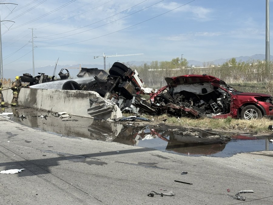 1 dead after major crash on Mountain View Corridor in West Valley City<br><br>