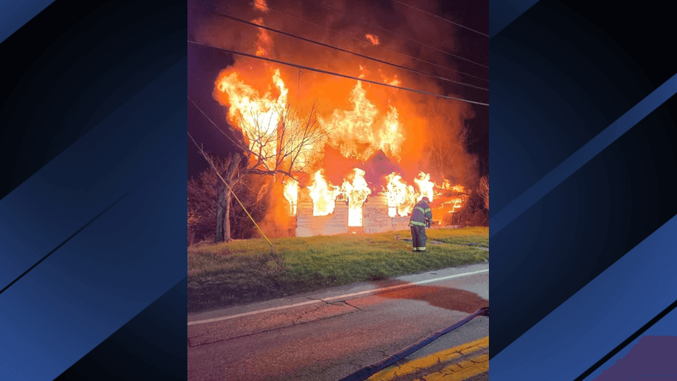Firefighters battle early morning abandoned house fire in Kanawha County