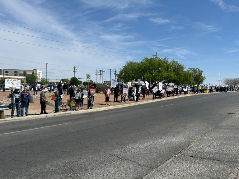 El Pasoans rally, protest during latest 'No Kings' event