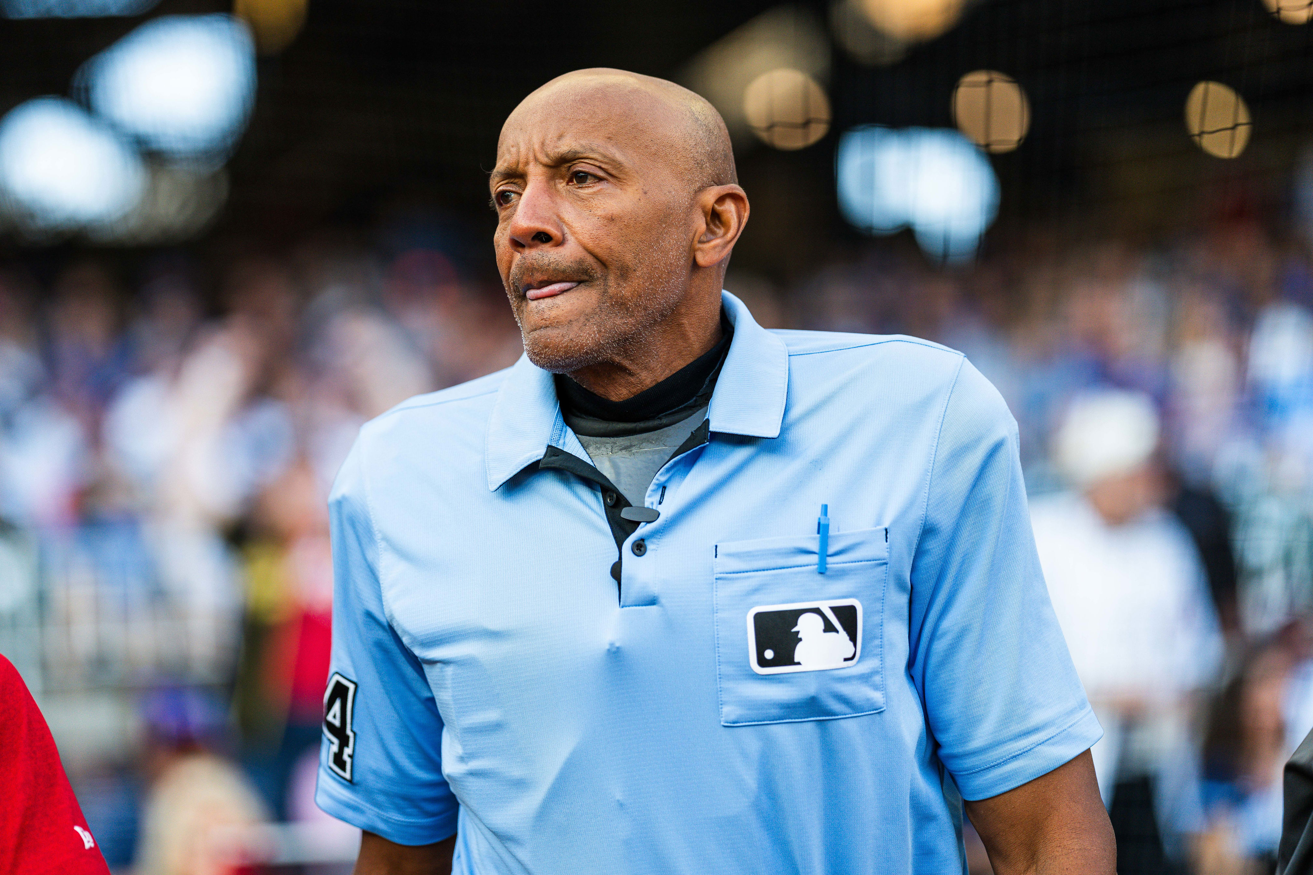 Umpire humiliated after blowing two straight strikeout calls<br><br>