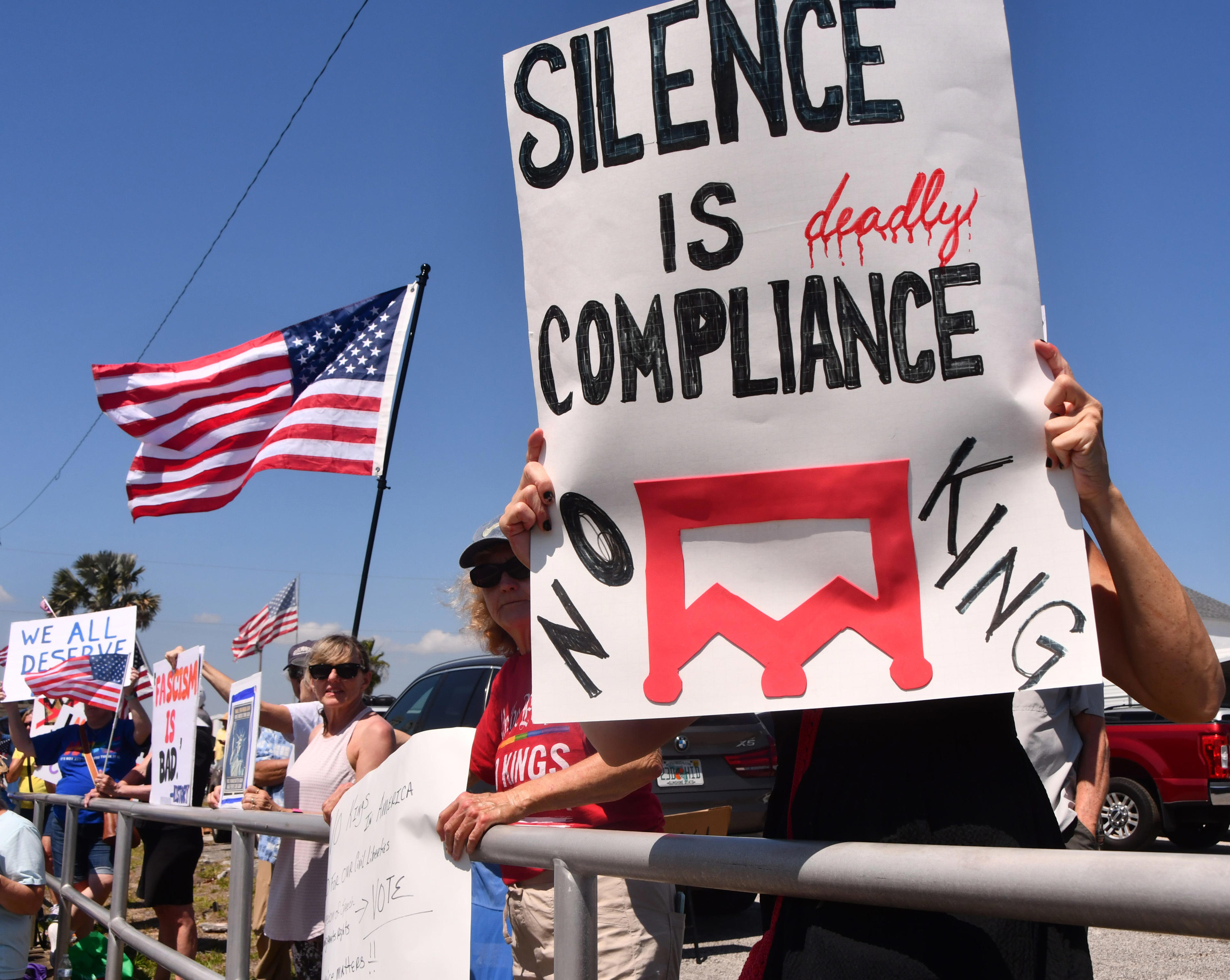 Live updates: Dozens of 'No Kings' protests in Florida to rally voters