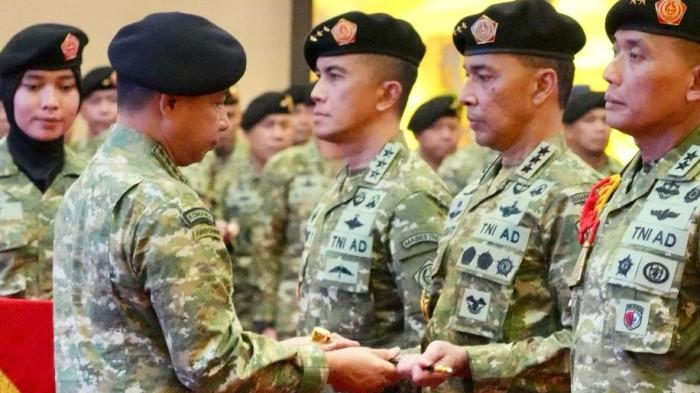 Lucky Avianto jabat Pangkogabwilhan III, keluarga ikhlas wakafkan Lucky kembali blusukan di Papua