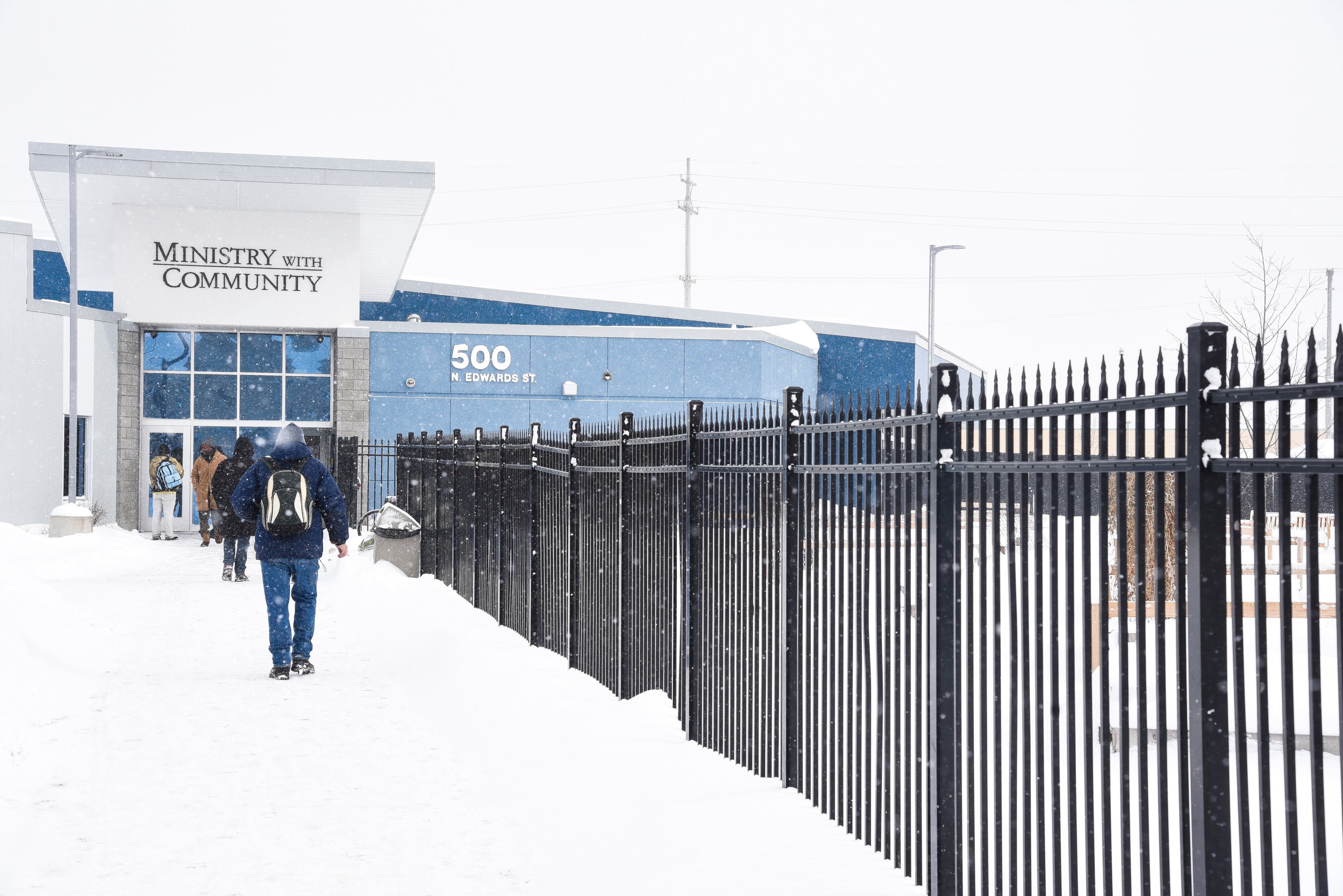 Hotel rooms will house families waiting for delayed Kalamazoo homeless ...