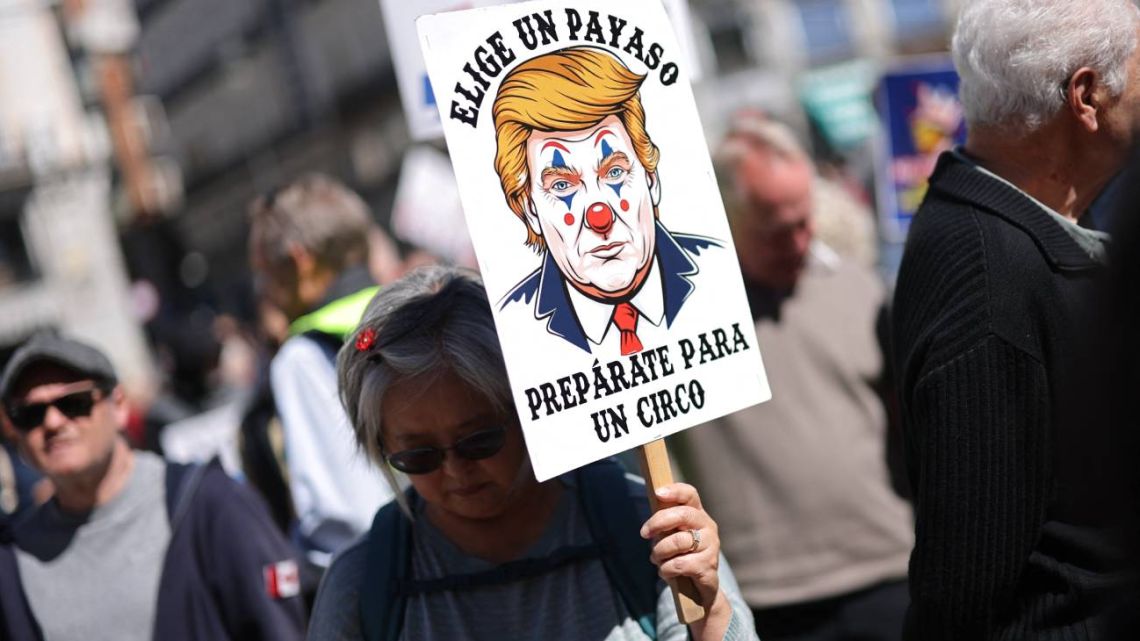 Millones de personas se manifiestan este sábado contra Donald Trump en ...